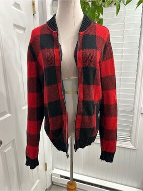 American Eagle Outfitters Red and Black Buffalo Plaid Zip Cardigan